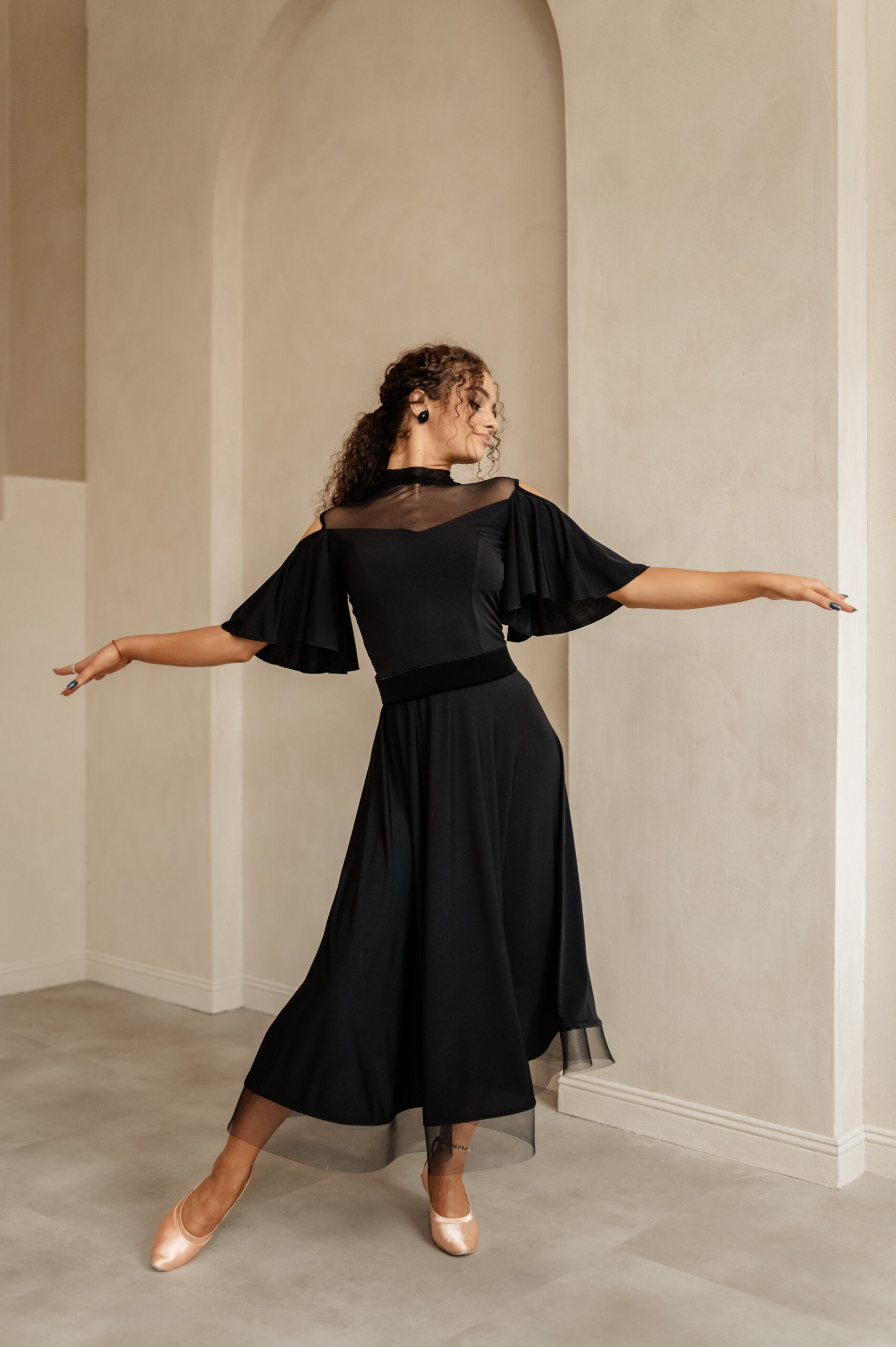 An elegant long dress for the standard dance program with a deep back neckline adorned with a ruffle. Made of high-quality fabric, ensuring comfort and freedom of movement.