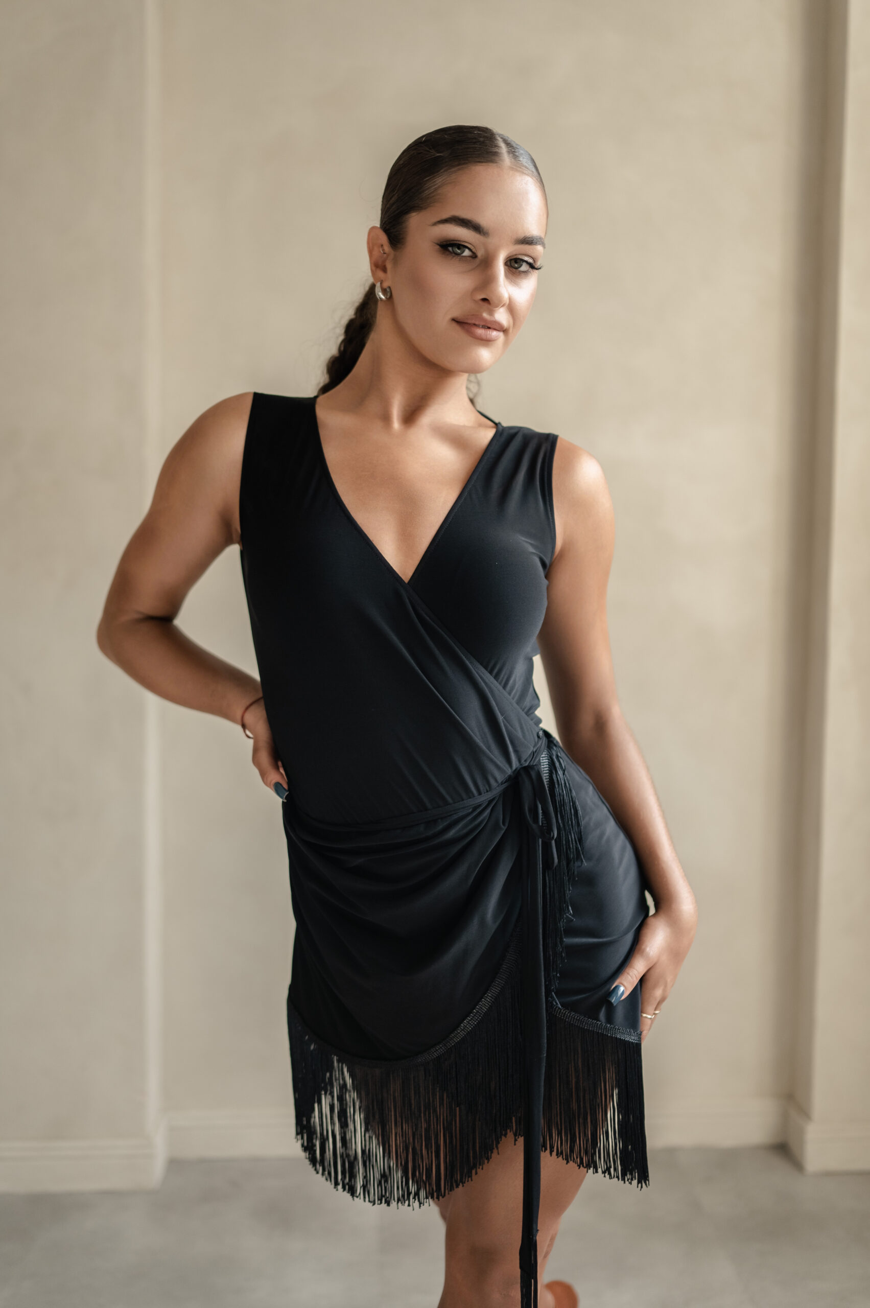 Latin-style dance dress with fringes and a V-neck