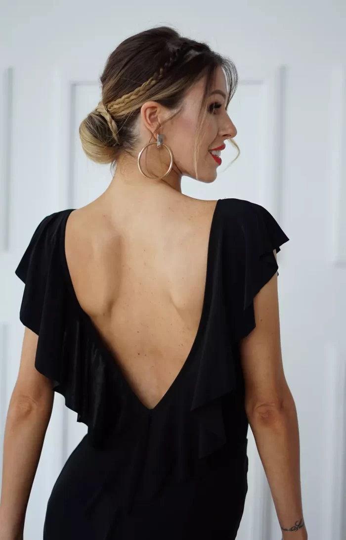 Elegant body to the standard with a deep neckline