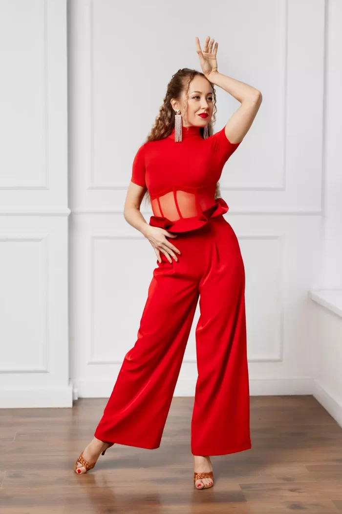 Dance trousers with a wide ruffled waistband and high rise.